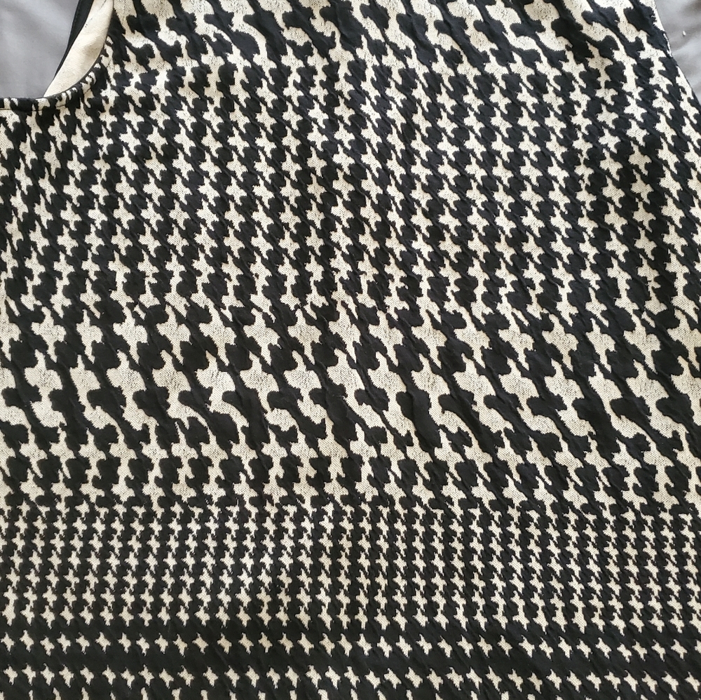 Black and Tan Houndstooth Knee-length Dress